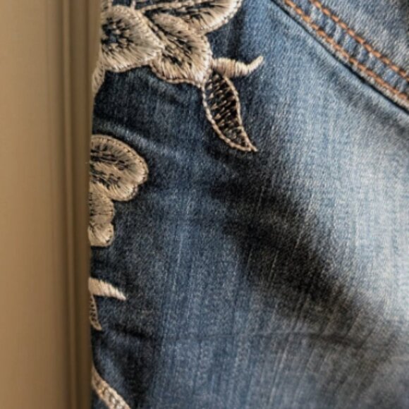 Grace Womes Size 30 Embellished Boot Leg Distressed Denim Jeans NWT - Picture 6 of 7